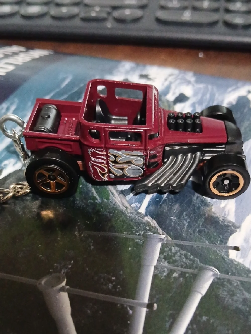 Keychain Bone Shaker Hot Wheels Maroon Die-Cast Car 1/64